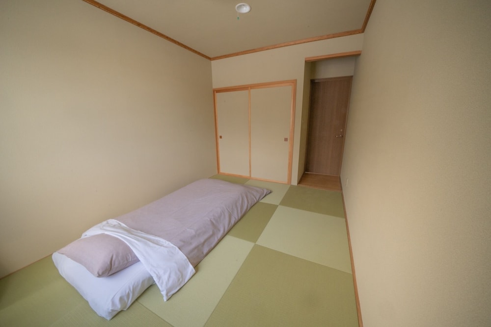 和室 6畳 禁煙(2名宿泊時は布団追加) | TESHIKAGA HOSTEL MISATO