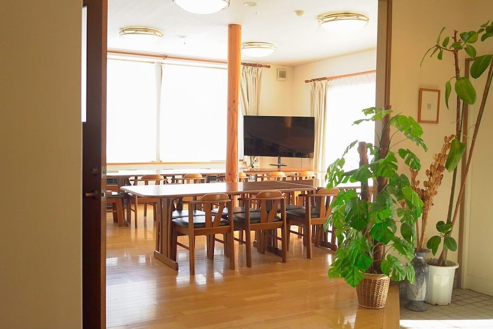 和室 6畳 禁煙(2名宿泊時は布団追加) リビング エリア0 | TESHIKAGA HOSTEL MISATO