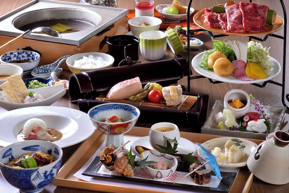 フォース 49平米 禁煙 / 渓谷側 / 天然温泉客室風呂付き 旅館のお食事処0 | 定山渓 ゆらく草庵