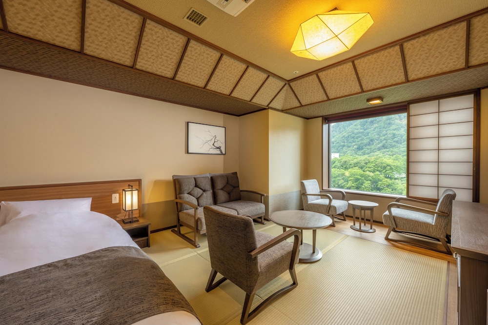 トリプル 42平米 禁煙 / 渓谷側 / 天然温泉客室風呂付き 客室1 | 定山渓 ゆらく草庵