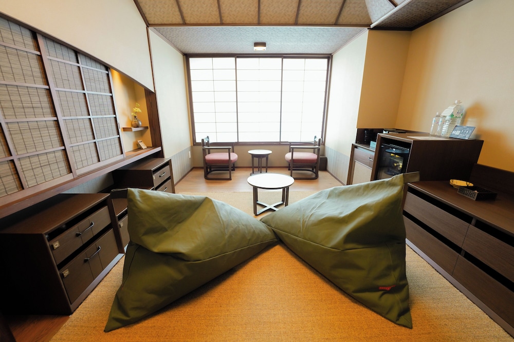 ラグジュアリー ツインルーム | 定山渓 ゆらく草庵