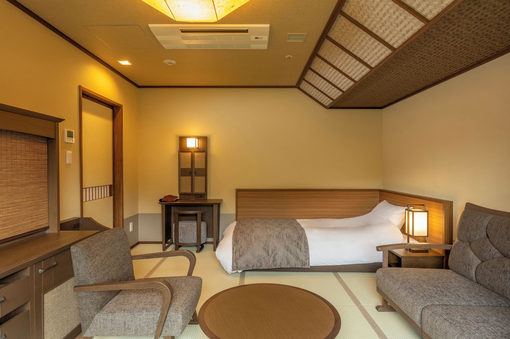 トリプル 42平米 禁煙 / 渓谷側 / 天然温泉客室風呂付き | 定山渓 ゆらく草庵