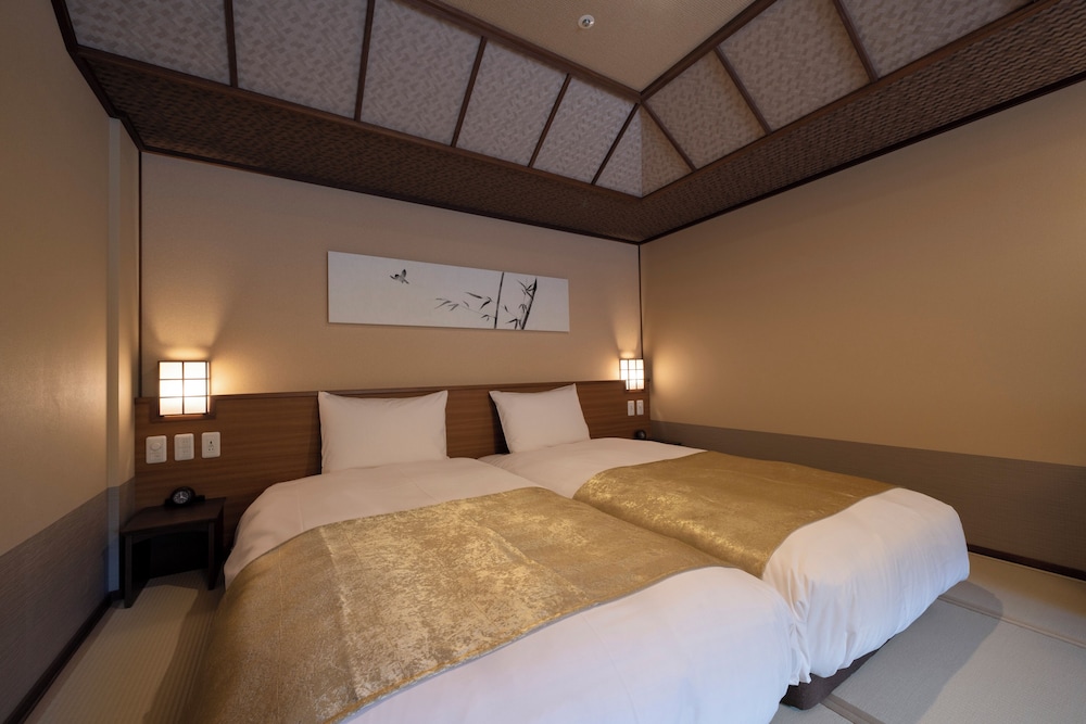 ハリウッドツイン 35平米 禁煙 / 国道側 / 天然温泉客室風呂付き 客室2 | 定山渓 ゆらく草庵