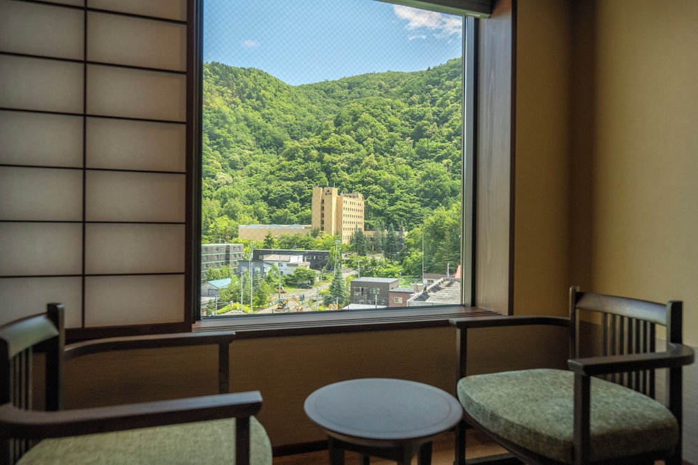 ハリウッドツイン 35平米 禁煙 / 国道側 / 天然温泉客室風呂付き 部屋からの景観0 | 定山渓 ゆらく草庵