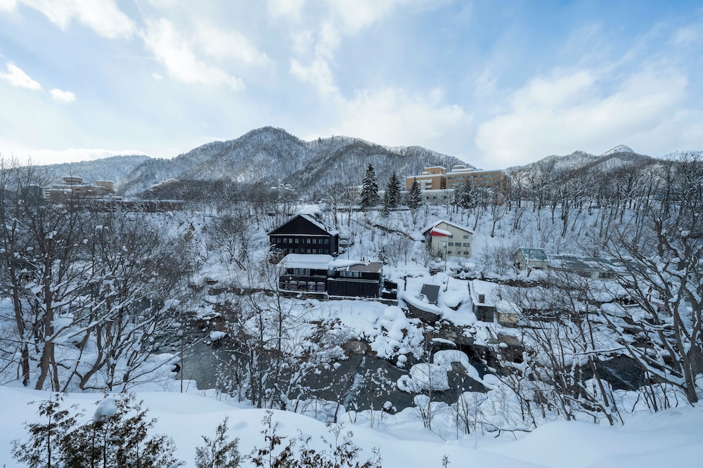 フォース 49平米 禁煙 / 渓谷側 / 天然温泉客室風呂付き バルコニーからの眺望0 | 定山渓 ゆらく草庵