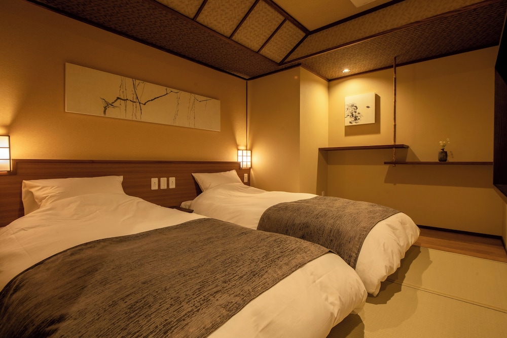 デラックスツイン 39平米 禁煙 / 渓谷側 / 天然温泉客室風呂付き 客室1 | 定山渓 ゆらく草庵