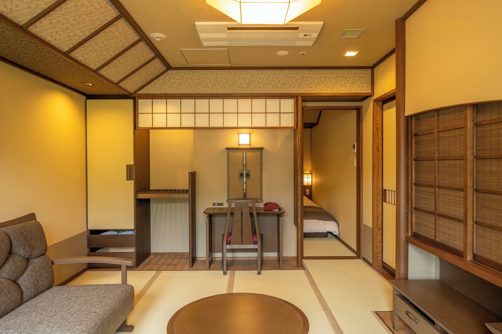 デラックスツイン 39平米 禁煙 / 渓谷側 / 天然温泉客室風呂付き | 定山渓 ゆらく草庵