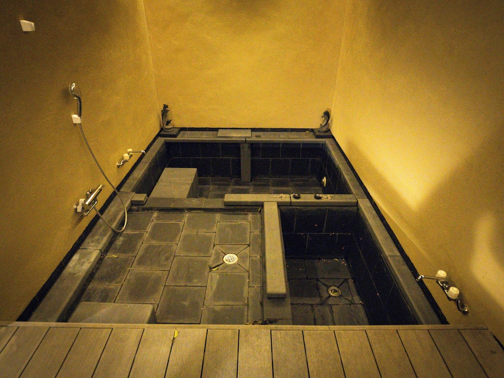 エグゼクティブ ヴィラ 専用スパ浴槽2 | バケーションイン伊豆高原