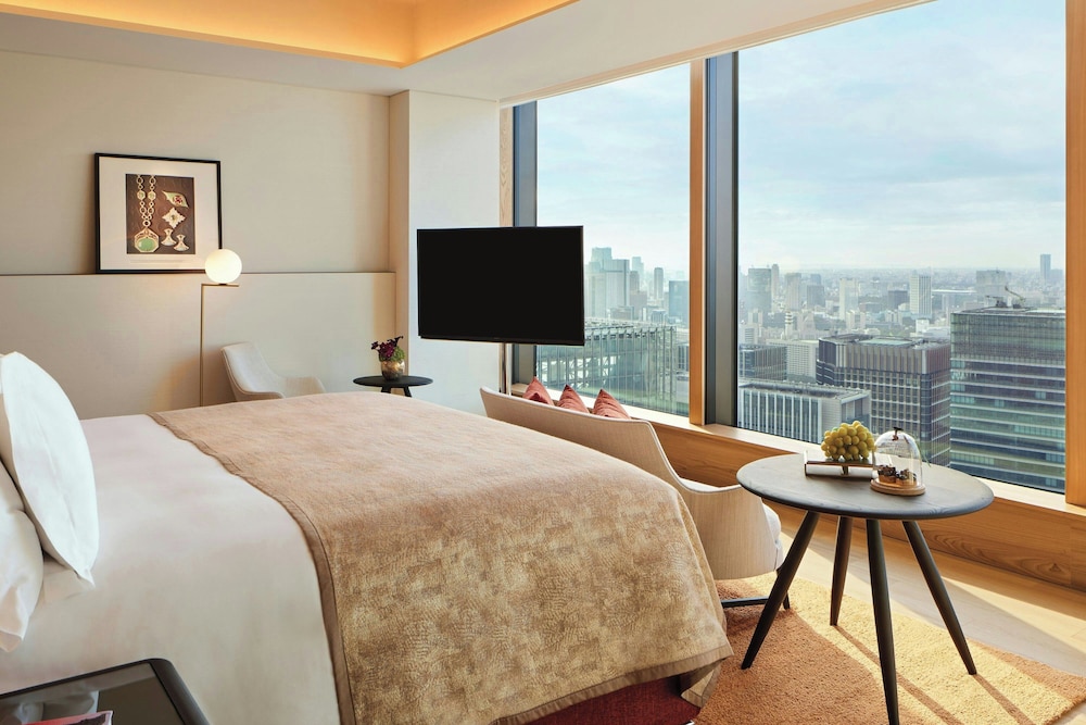 プレミアム ルーム キングベッド 1 台 ガーデンビュー 客室1 | ブルガリ ホテル 東京