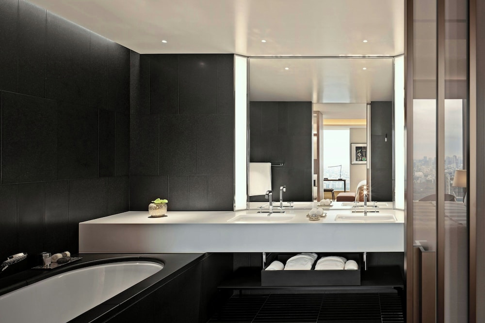 ジュニア スイート 1 ベッドルーム ガーデンビュー バスルーム0 | ブルガリ ホテル 東京