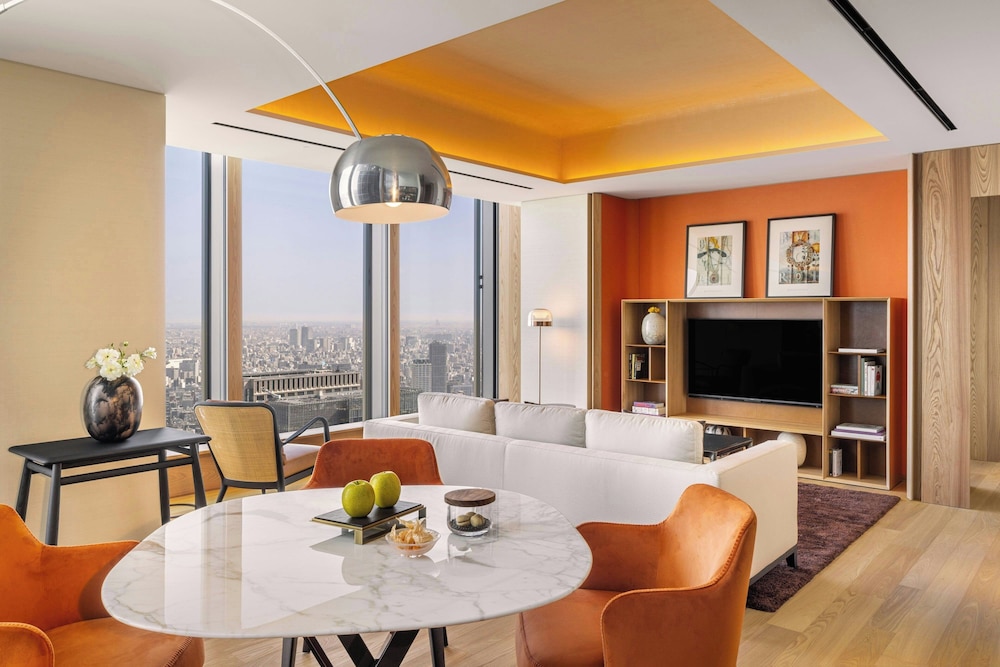 スーペリア スイート 1 ベッドルーム (View) リビングルーム1 | ブルガリ ホテル 東京