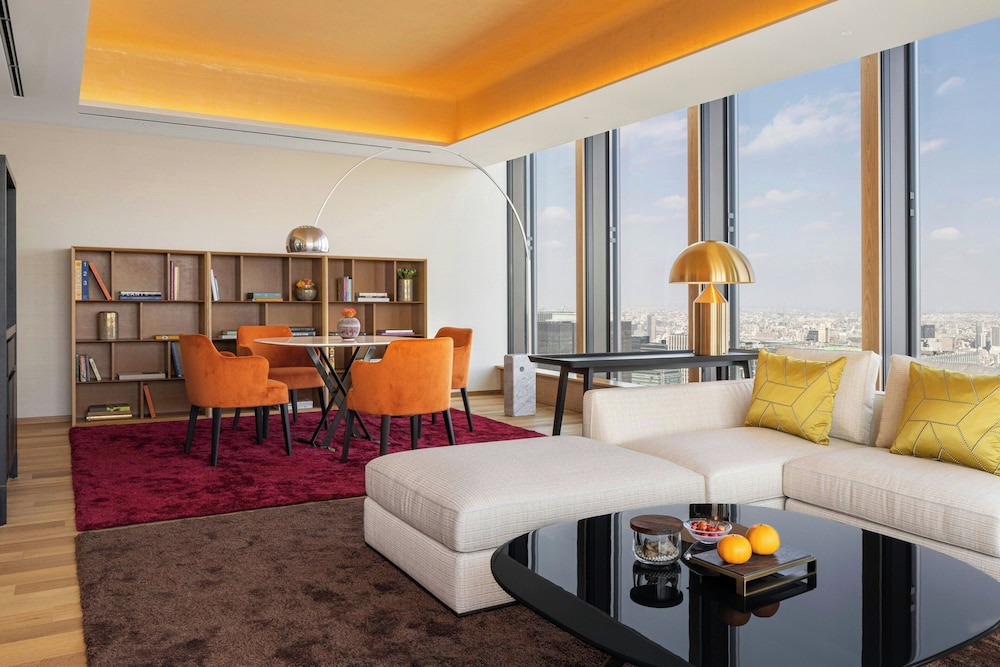 プレミアム スイート 1 ベッドルーム リビングルーム2 | ブルガリ ホテル 東京