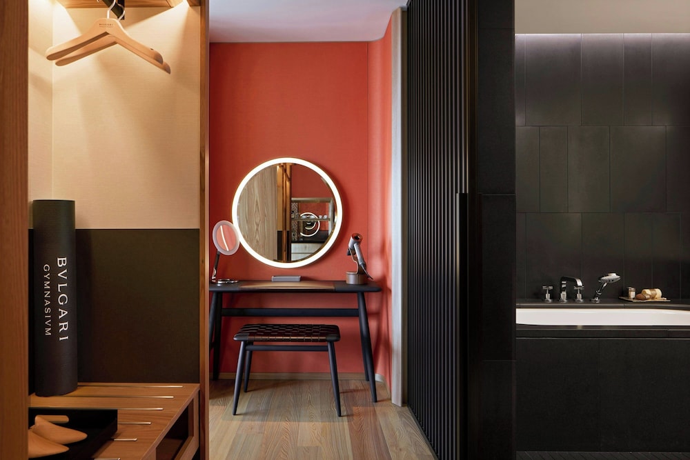 デラックス ルーム キングベッド 1 台 (View) 客室3 | ブルガリ ホテル 東京