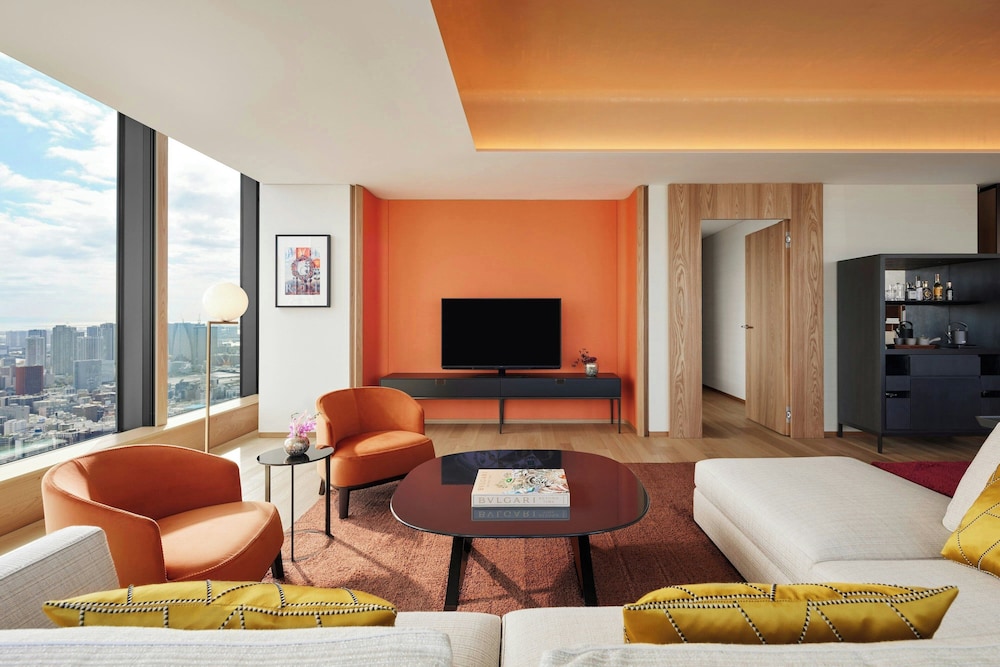 プレミアム スイート 1 ベッドルーム リビングルーム1 | ブルガリ ホテル 東京