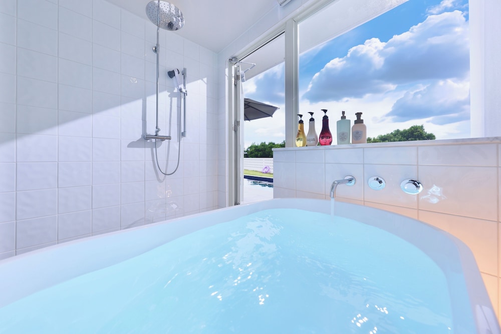 エグゼクティブ ヴィラ　D バスルーム1 | クリスタルヴィラベイサイド