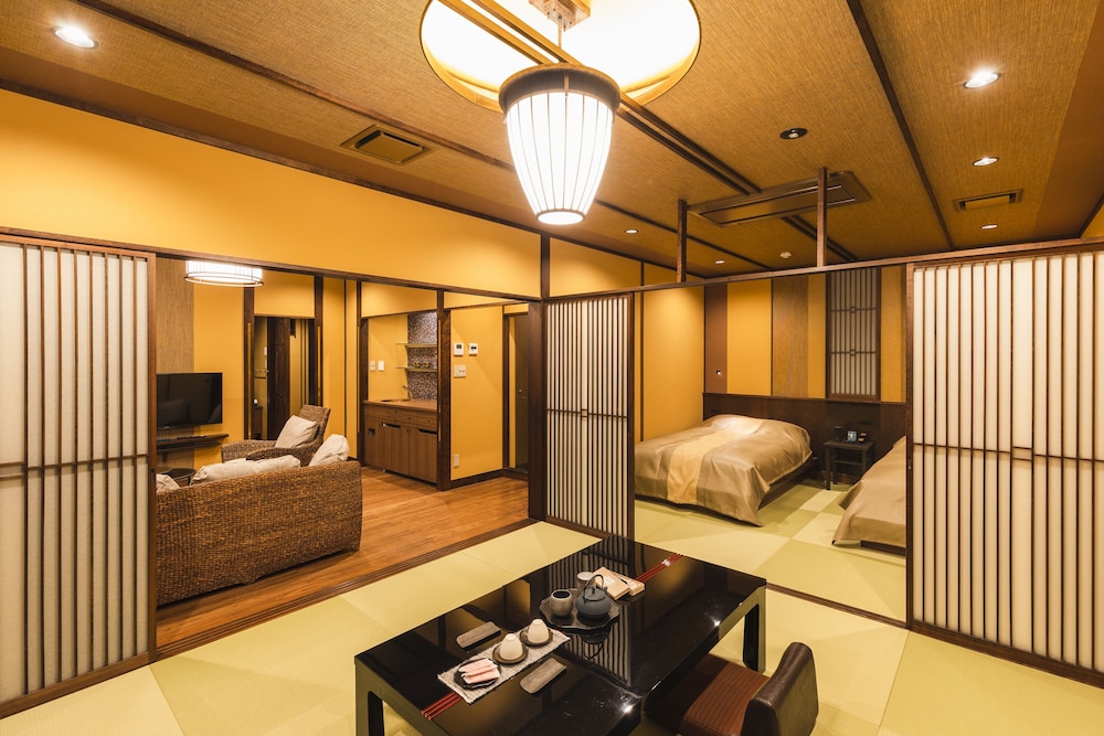 離れ 半露天風呂、ウエルネスルーム付 – 薬鶴 禁煙 客室1 | 蔦温泉旅館