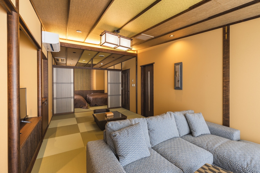 ラグジュアリースイート 半露天風呂付 – 鶴寛 禁煙 | 蔦温泉旅館