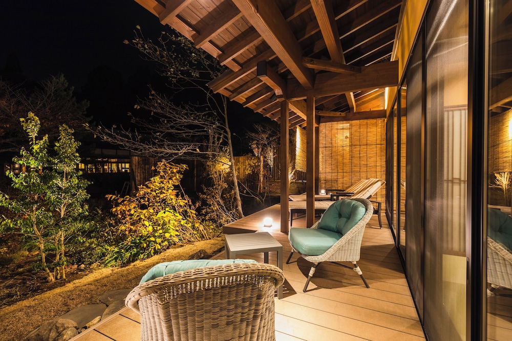 離れ 半露天風呂、ウエルネスルーム付 – 薬鶴 禁煙 部屋からの景観0 | 蔦温泉旅館