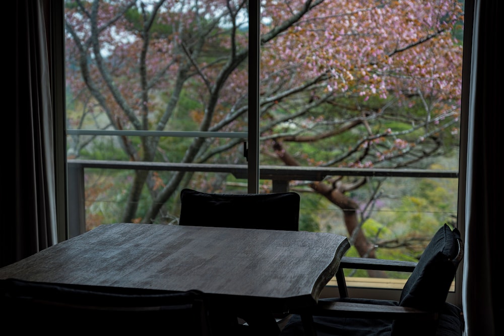 ラグジュアリー キャビン 3 ベッドルーム マウンテンビュー 客室6 | リネスト