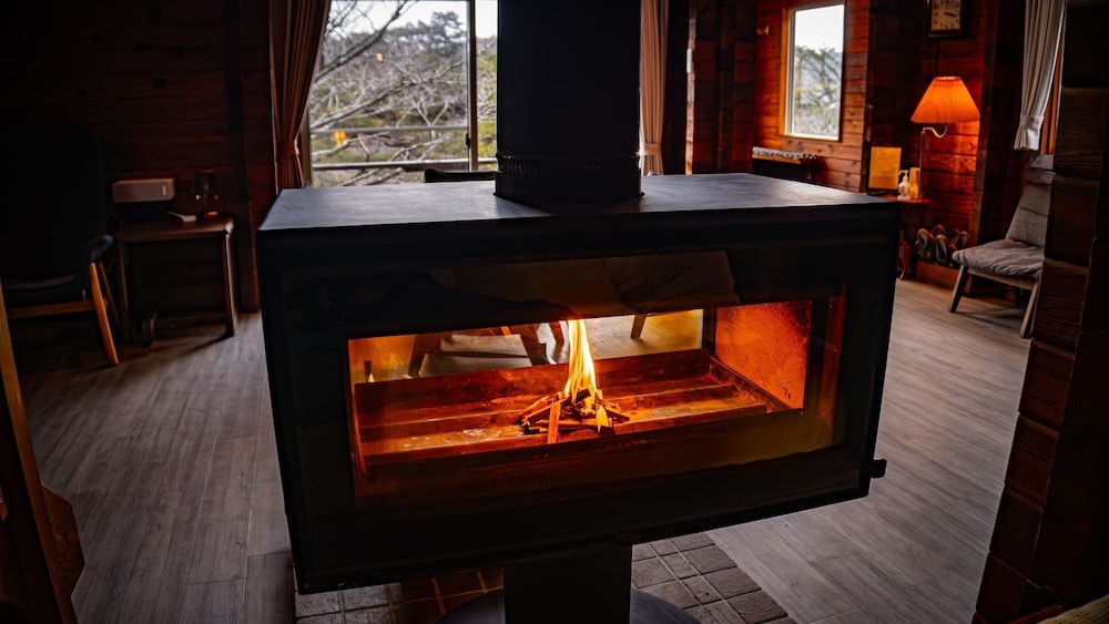 ラグジュアリー キャビン 3 ベッドルーム マウンテンビュー 客室5 | リネスト