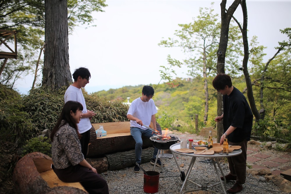 ラグジュアリー キャビン 3 ベッドルーム マウンテンビュー テラス / パティオ0 | リネスト