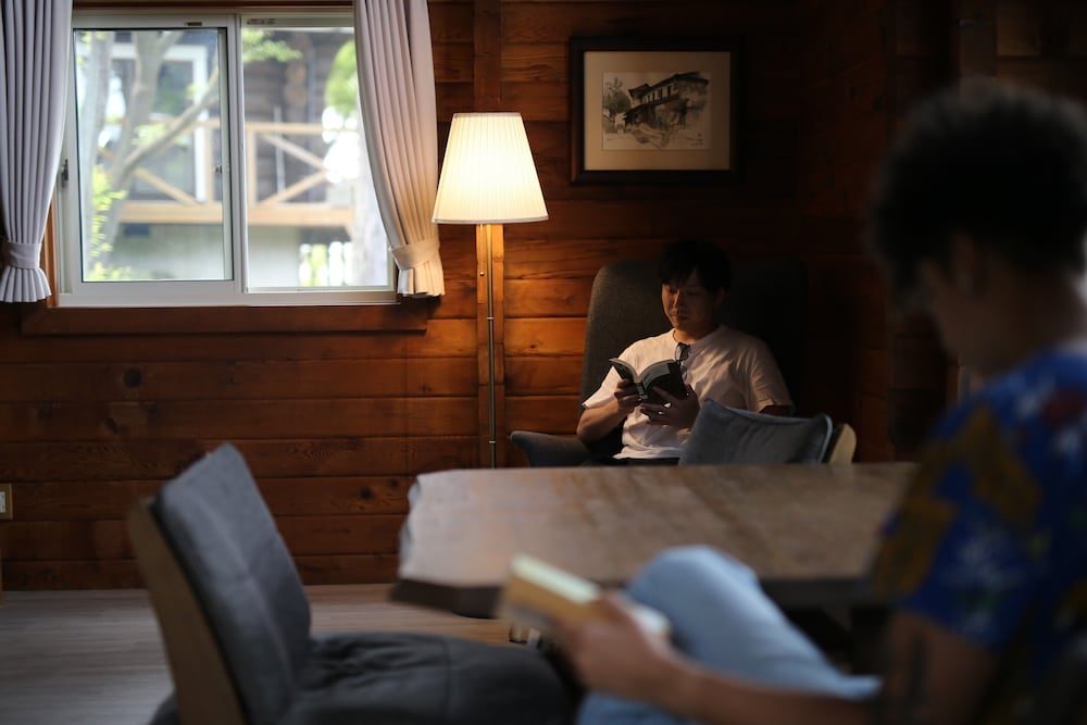 ラグジュアリー キャビン 3 ベッドルーム マウンテンビュー 客室2 | リネスト