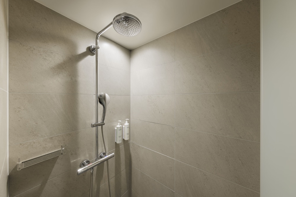 スタンダード ルーム シングルベッド 2 台 禁煙 バスルーム1 | フェアフィールド・バイ・マリオット・鹿児島たるみず桜島