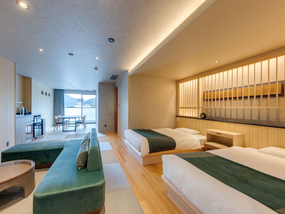 デラックス 4 人部屋 専用バスルーム | 嬉野 八十八