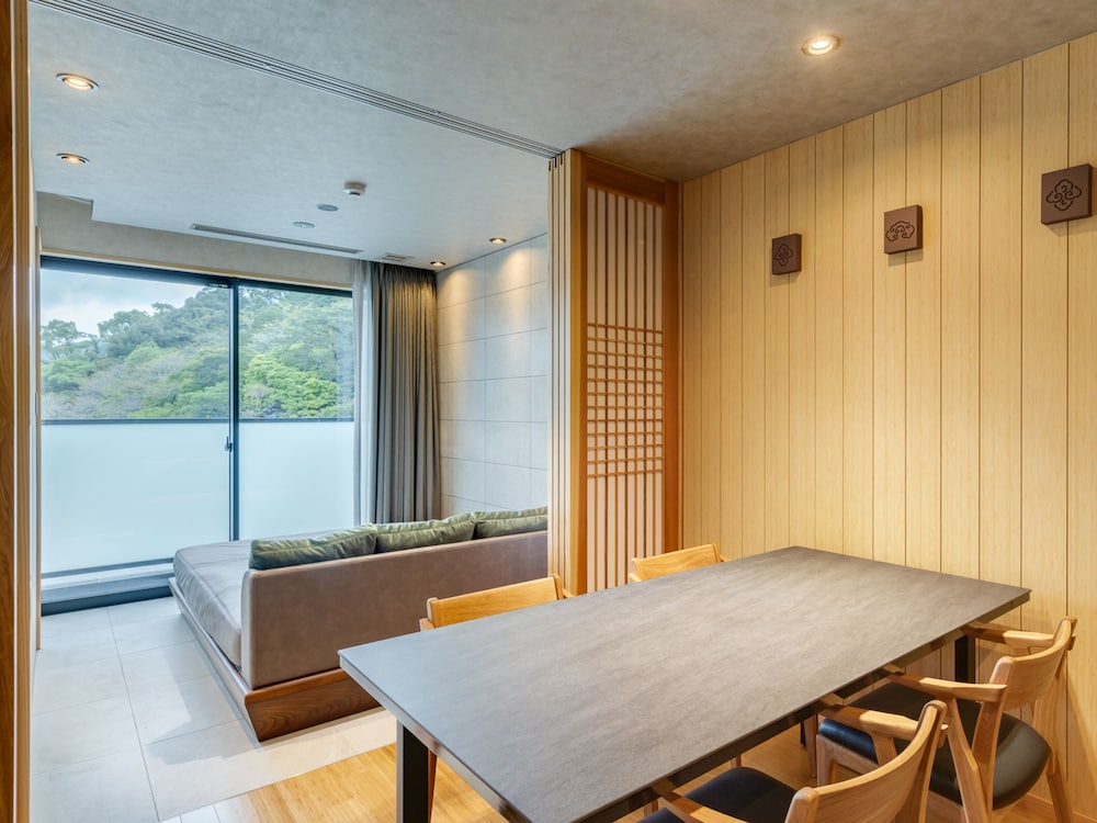デラックス 4 人部屋 専用バスルーム バルコニーからの眺望0 | 嬉野 八十八