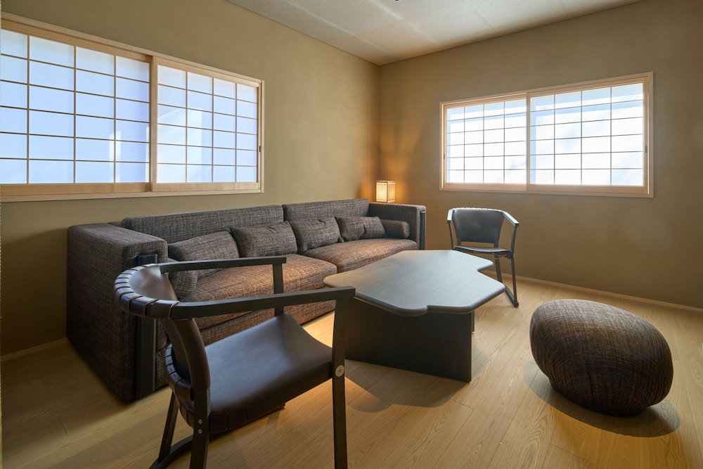 スイートヴィラ 露天風呂付 禁煙 リビング エリア0 | はちかん