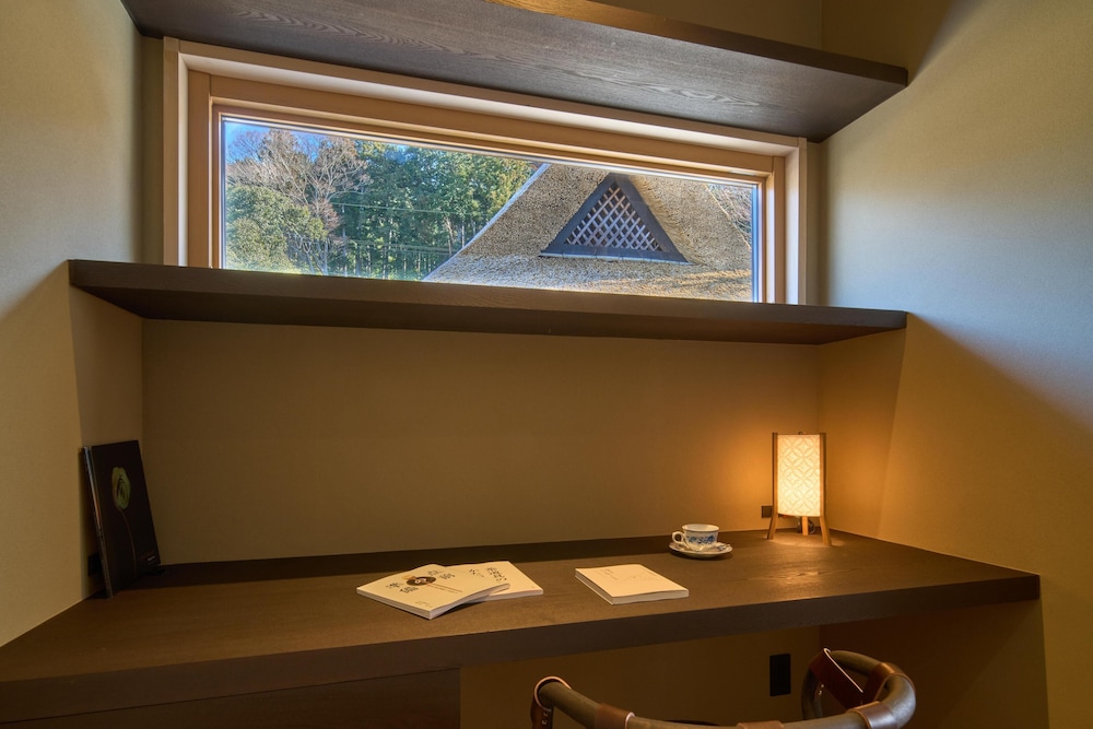 スイートヴィラ 露天風呂付 禁煙 リビング エリア2 | はちかん