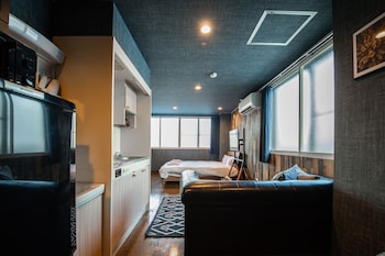 SILK COURT 202