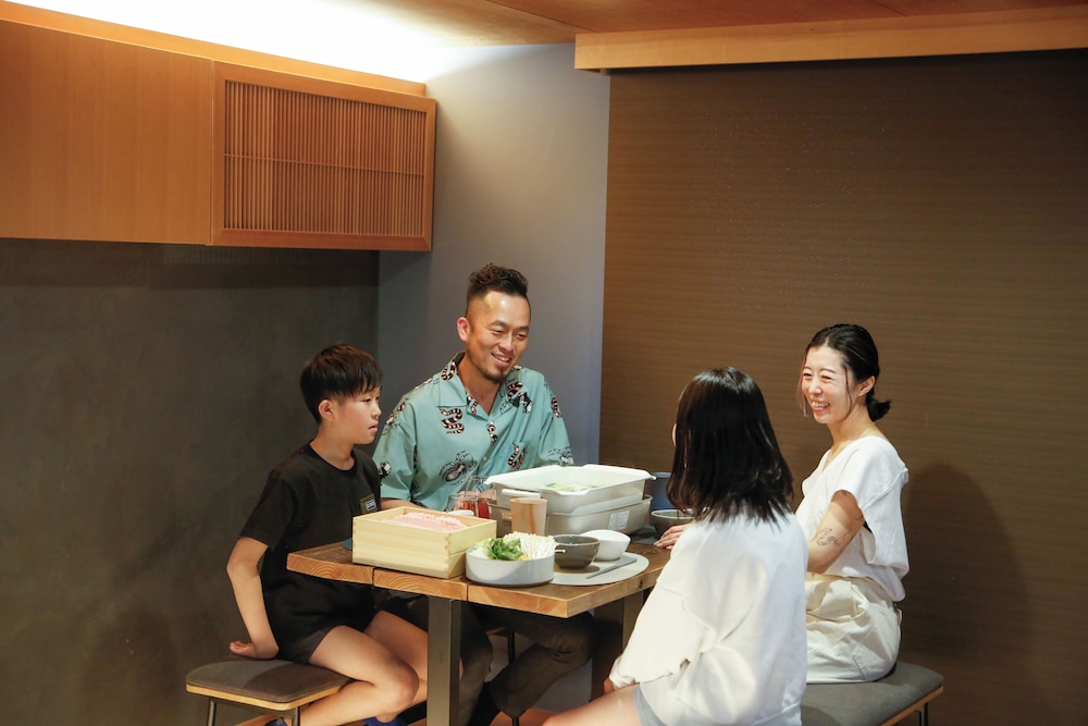 ハウス 客室内のダイニングエリア2 | 暮らしの宿てまり まどろみ