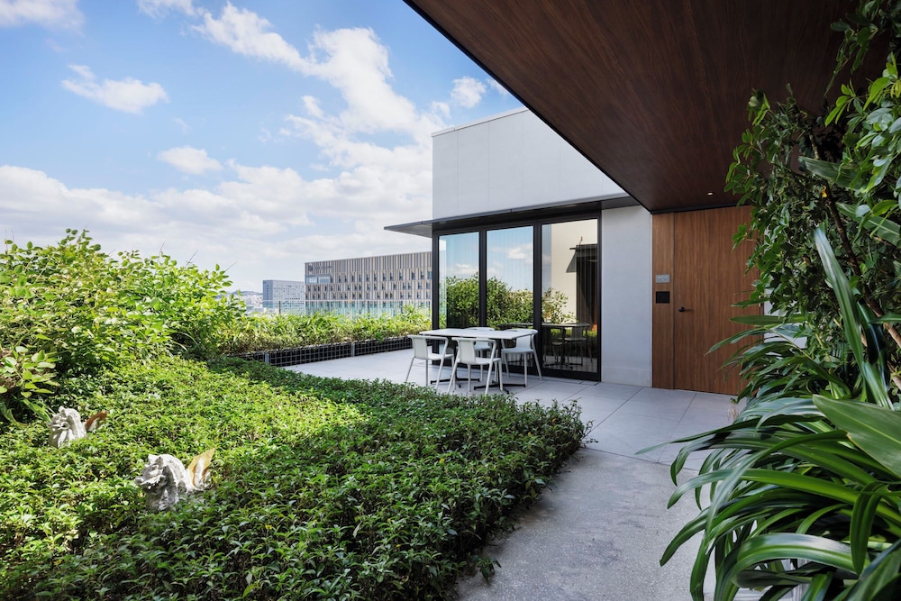 ペントハウススイート（最上階貸切／プライベートテラス） 客室1 | Southwest Grand Hotel