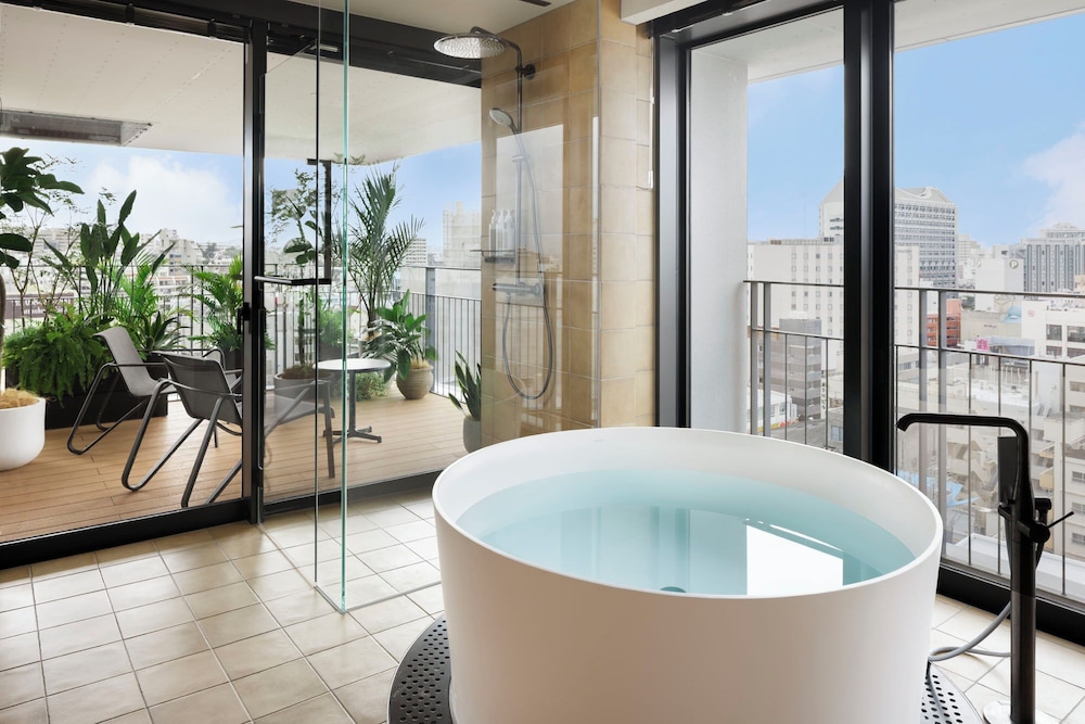 テラススイート（ビューバス／ラウンジ付／ミニバーフリー） バスルーム0 | Southwest Grand Hotel