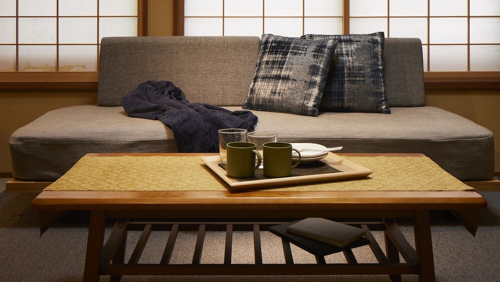 デラックス 4 人部屋 2 ベッドルーム 禁煙 リビング エリア1 | Minn 二条城
