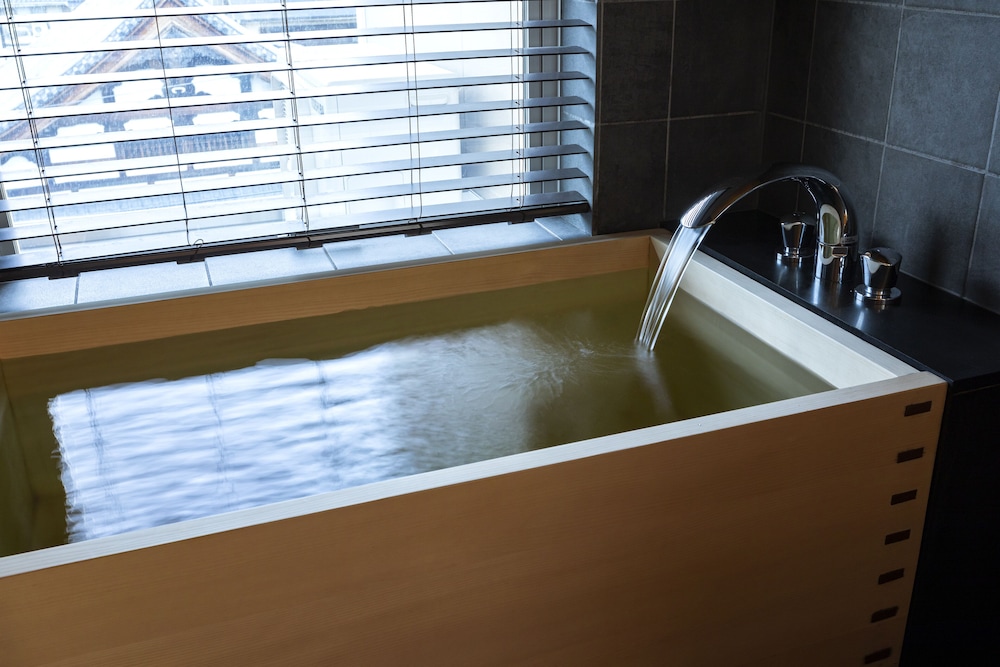 プレミアム ツインルーム バスルーム3 | 鈴 祇園花とうろ