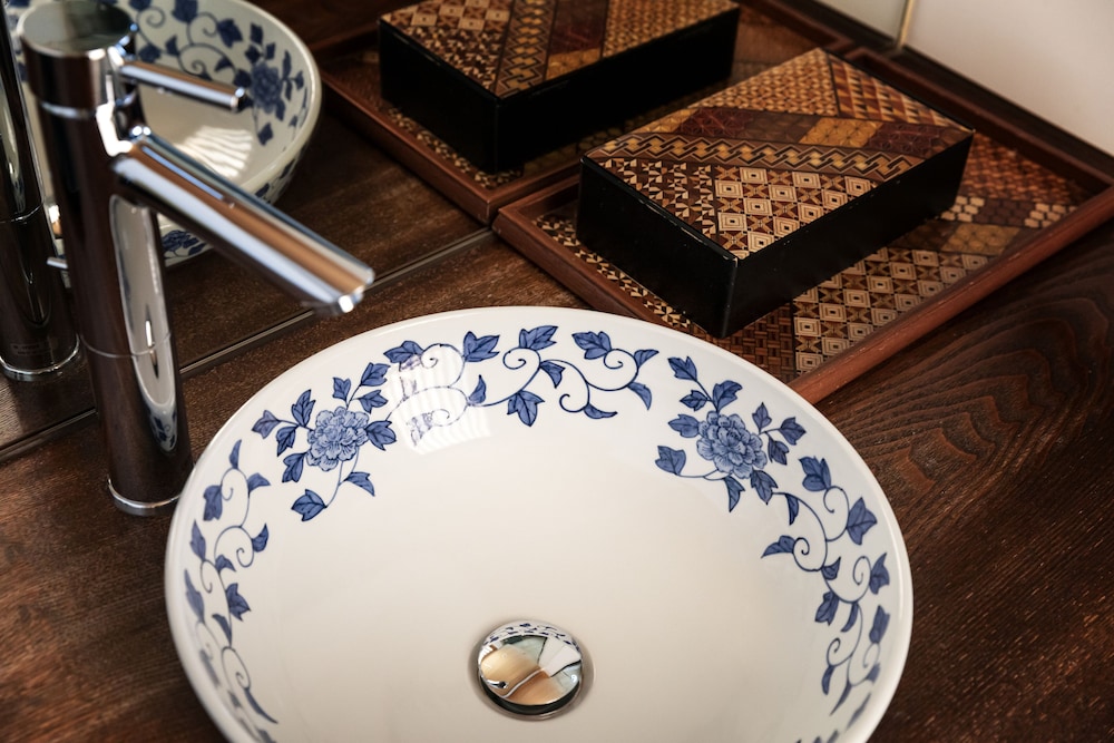 プレミアム ツインルーム バスルーム1 | 鈴 祇園花とうろ