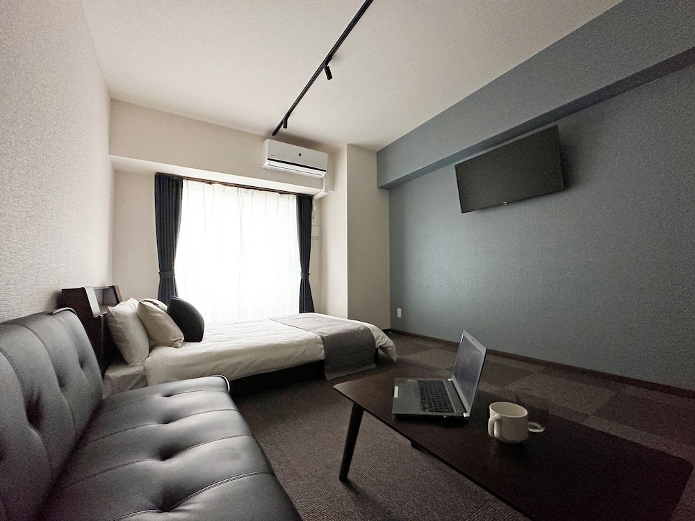 エコノミー スタジオ ダブルベッド 1 台ソファーベッド付き 客室1 | NAGOMI