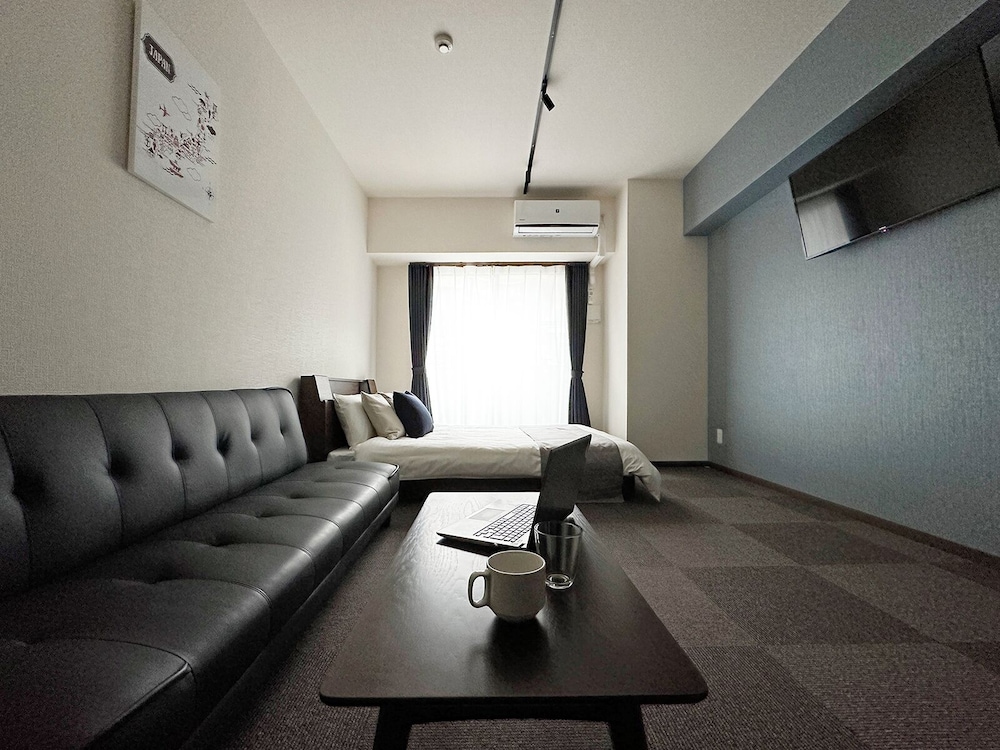エコノミー スタジオ ダブルベッド 1 台ソファーベッド付き 客室2 | NAGOMI