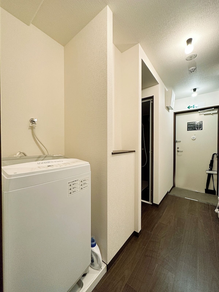 エコノミー スタジオ ダブルベッド 1 台ソファーベッド付き 客室5 | NAGOMI