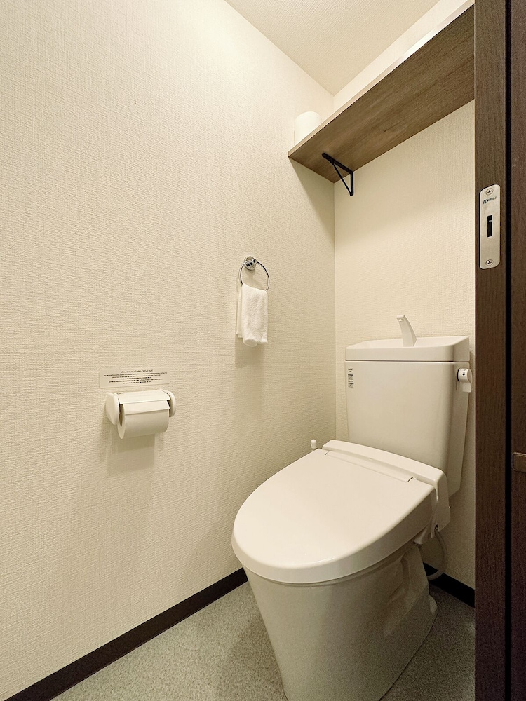 シティ スタジオ ダブルベッド 1 台ソファーベッド付き バスルーム1 | NAGOMI