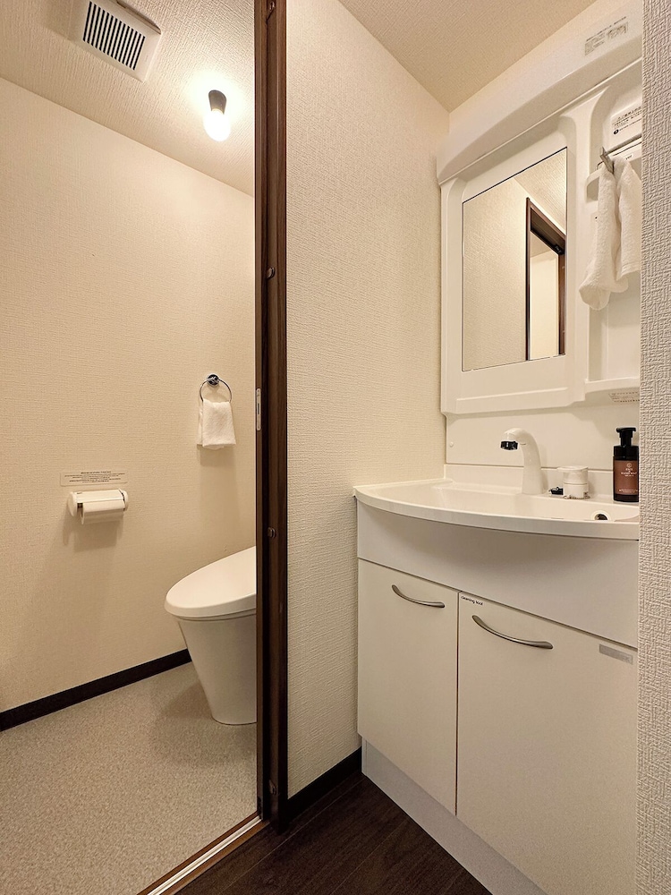 シティ スタジオ ダブルベッド 1 台ソファーベッド付き バスルーム0 | NAGOMI