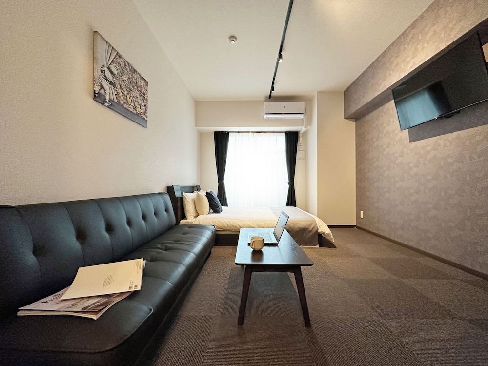 クラシック スタジオ ダブルベッド 1 台ソファーベッド付き | NAGOMI