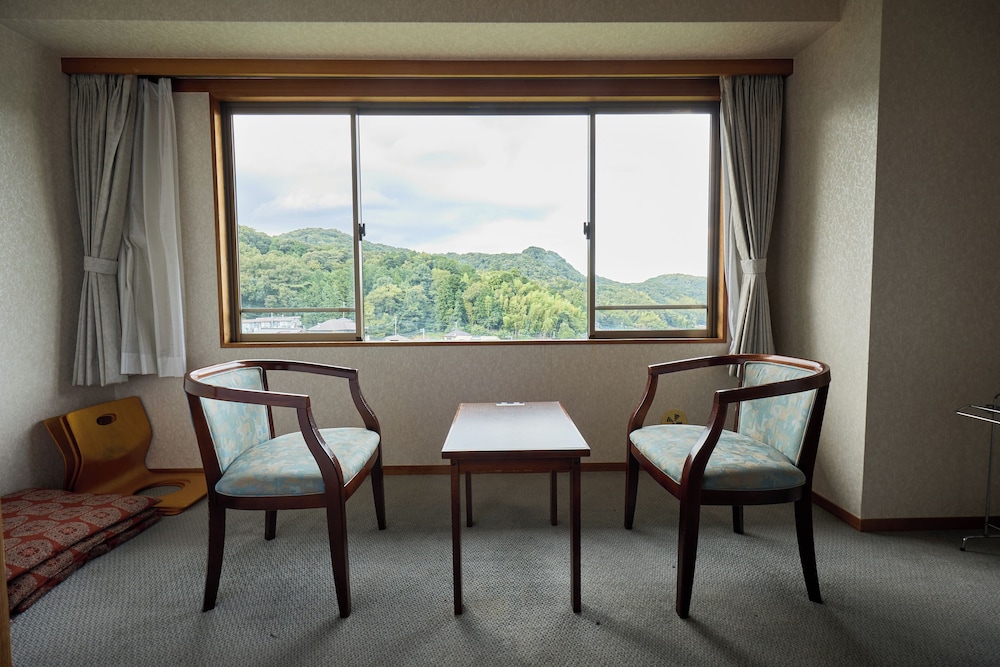 スタンダード 4 人部屋 ベッド (複数台) 部屋からの景観0 | 修善寺温泉　ホテル滝亭