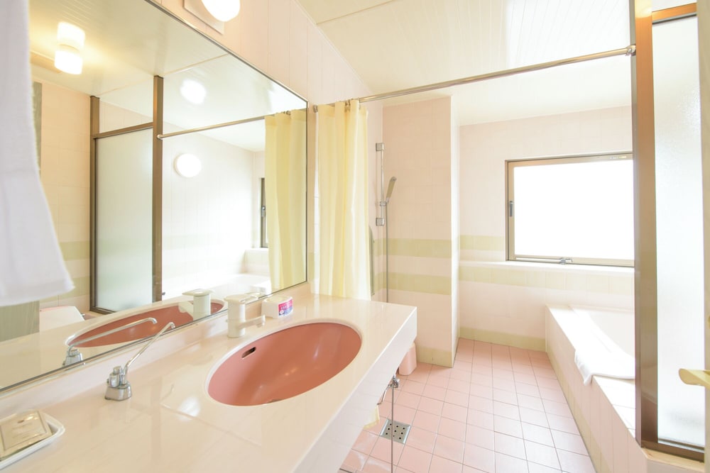 トラディショナル 4 人部屋 バスルーム0 | 修善寺温泉　ホテル滝亭