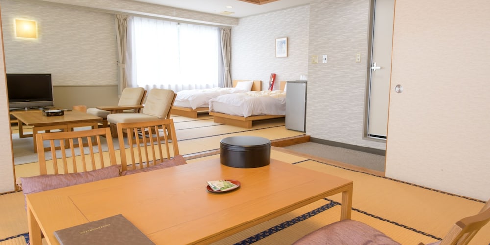 トラディショナル 4 人部屋 客室4 | 修善寺温泉　ホテル滝亭