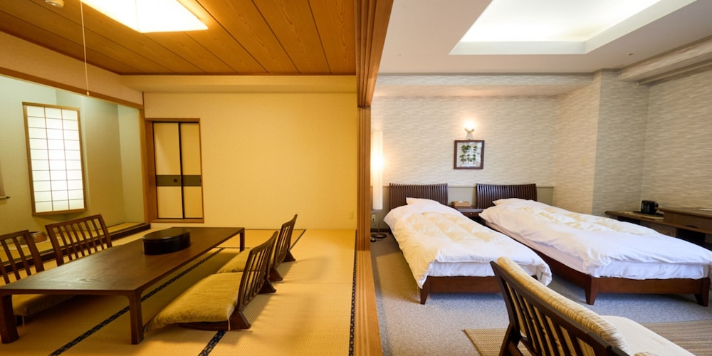 トラディショナル 4 人部屋 客室1 | 修善寺温泉　ホテル滝亭