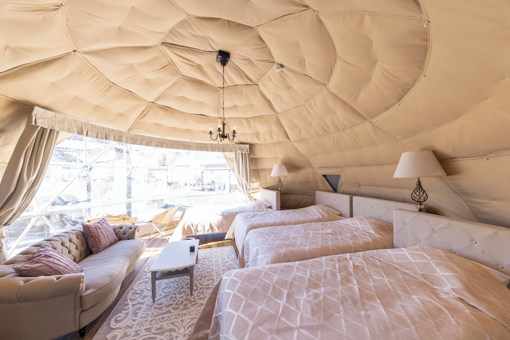ドームテント 客室6 | Glamping&Port 結