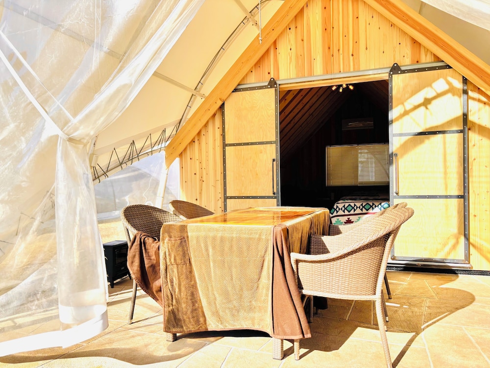 オペラテント 客室1 | Glamping&Port 結